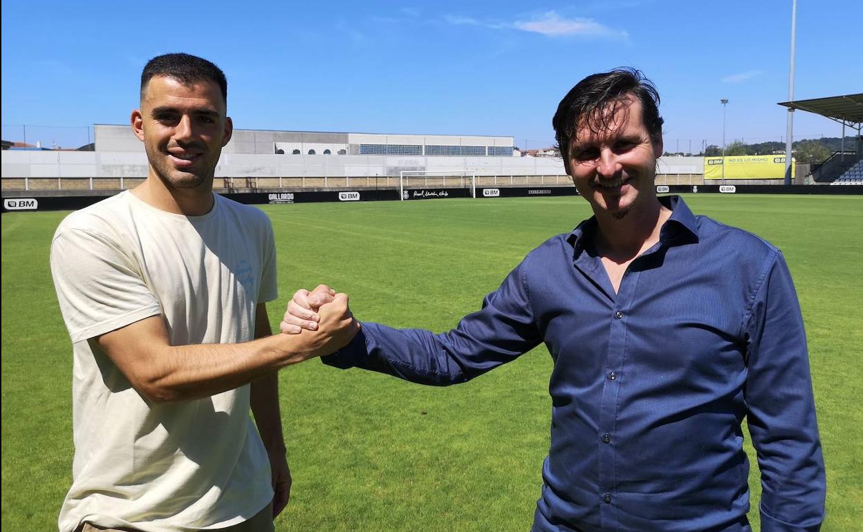 Julen Azkue, en Gal, con Igor Emery.