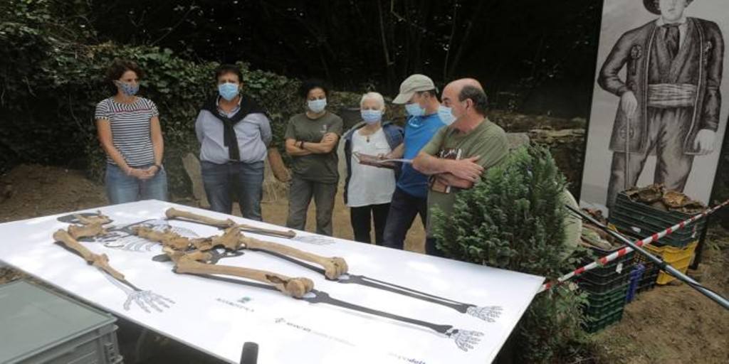 Los restos del gigante de Altzo son enterrados en el cementerio de su localidad.