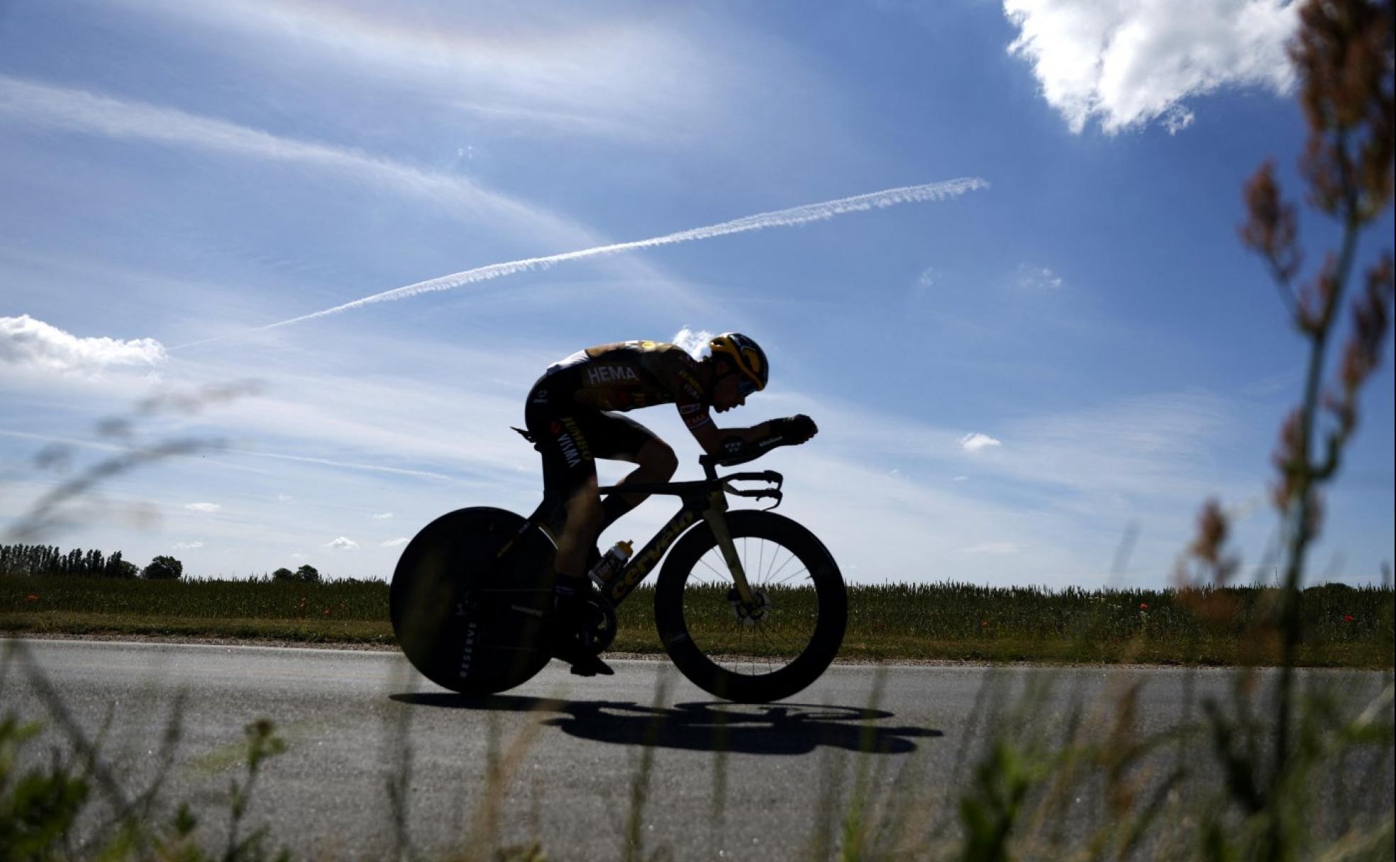 Primoz Roglic, el principal aspirante a destronar a Pogacar en este Tour, se entrena ayer en Copenhague. 