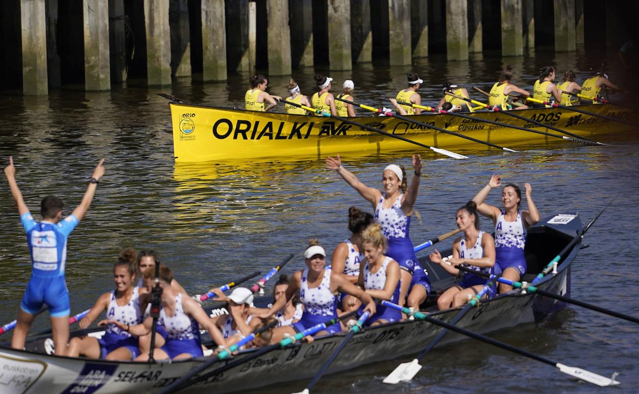 Las remeras celebran el triunfo. 