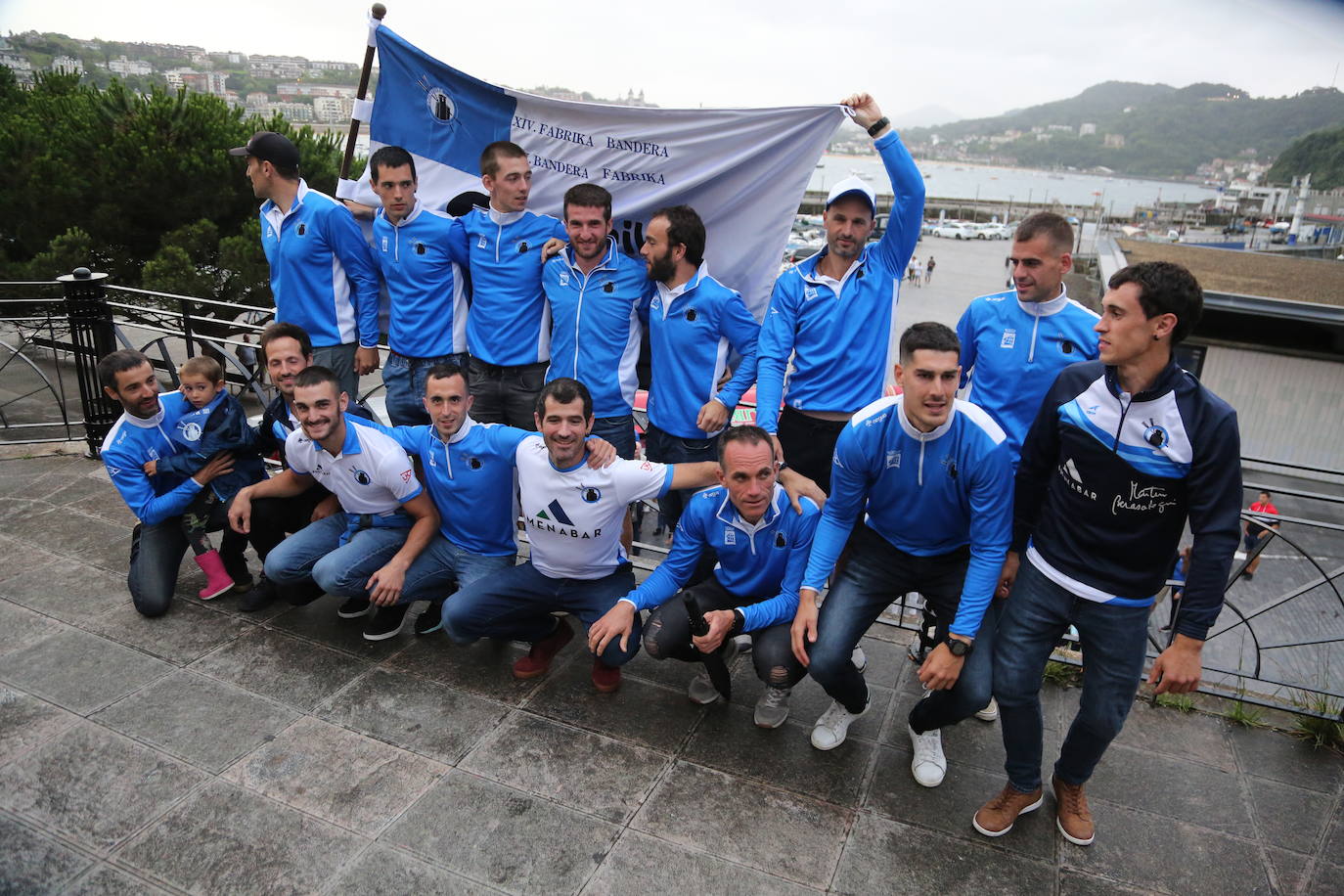 Fotos: Donostiarra no deja escapar su bandera