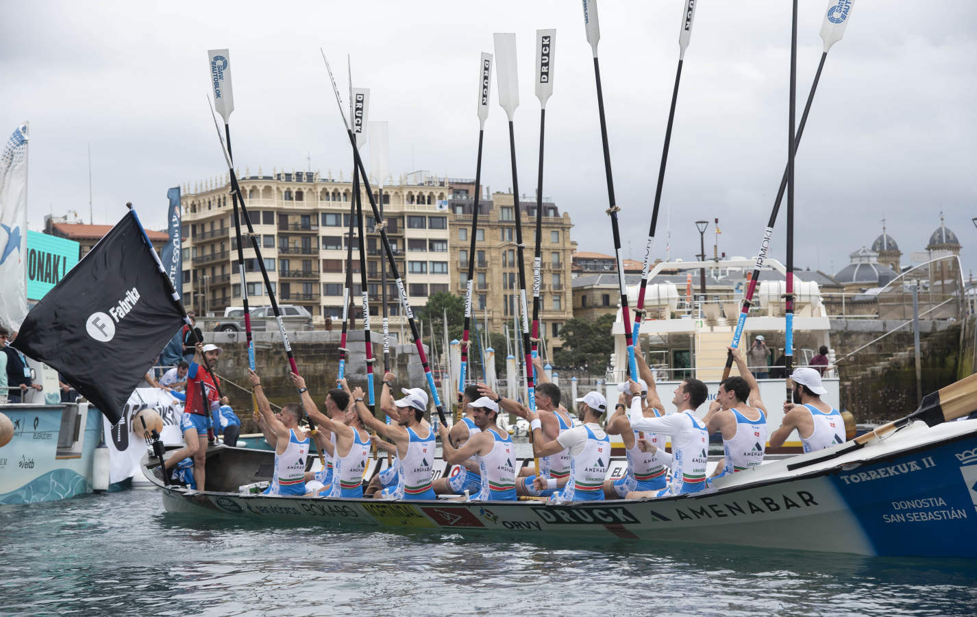 Fotos: Donostiarra no deja escapar su bandera