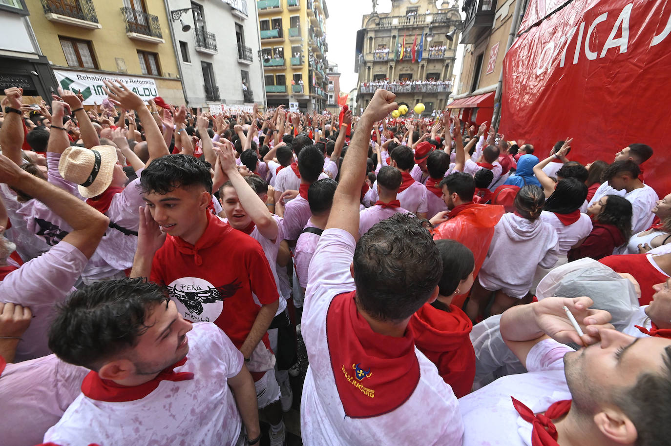 Fotos: Empapados en la fiesta de siempre