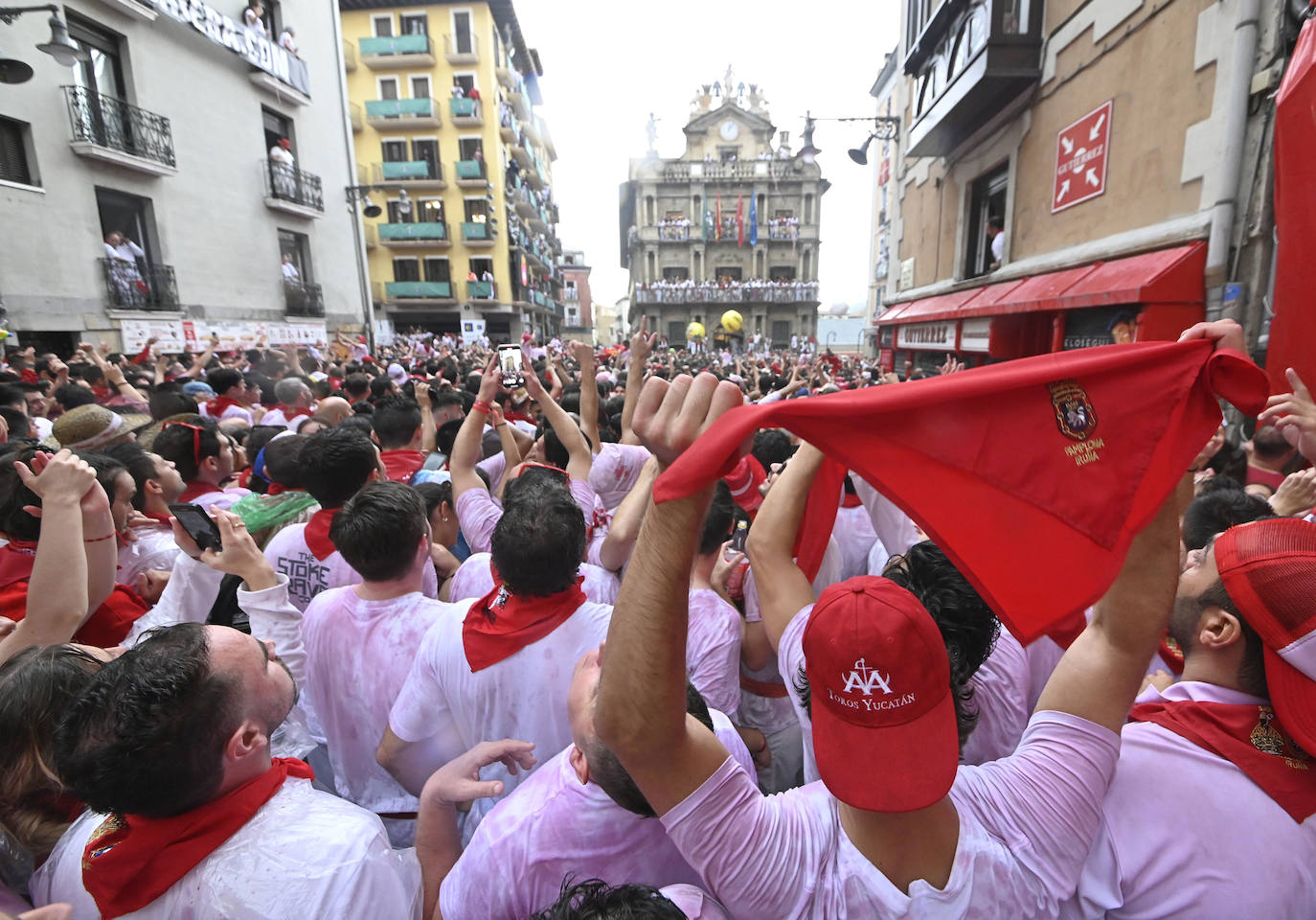 Fotos: Empapados en la fiesta de siempre