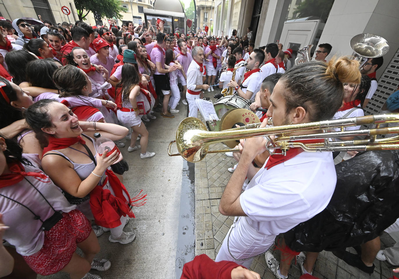 Fotos: Empapados en la fiesta de siempre