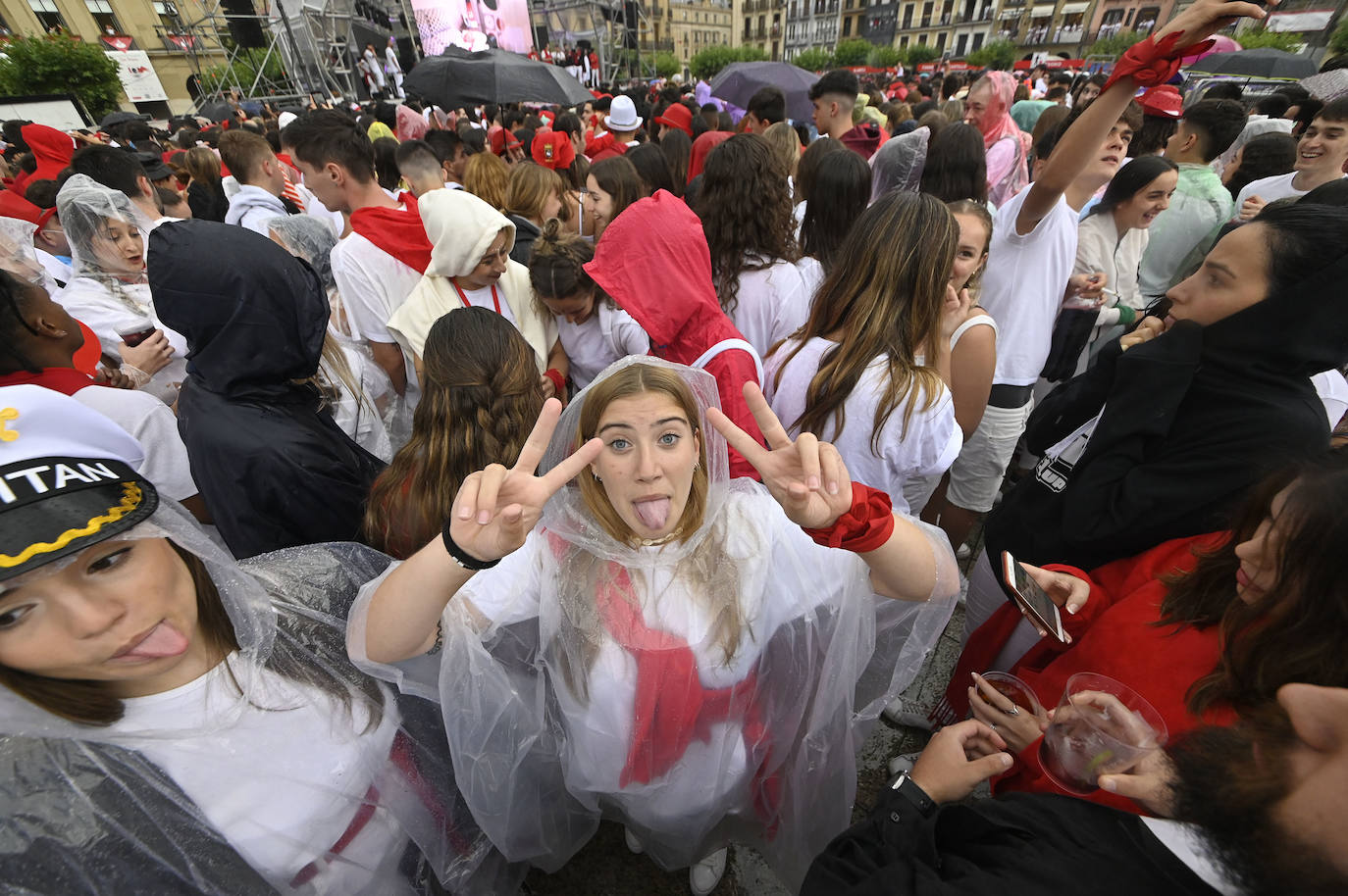 Fotos: Empapados en la fiesta de siempre