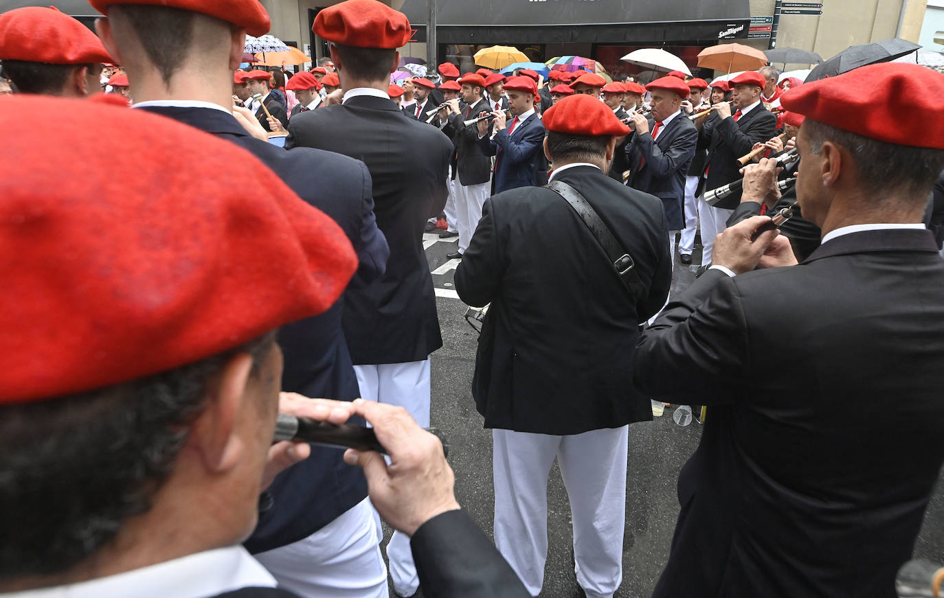 Fotos: Empapados en la fiesta de siempre
