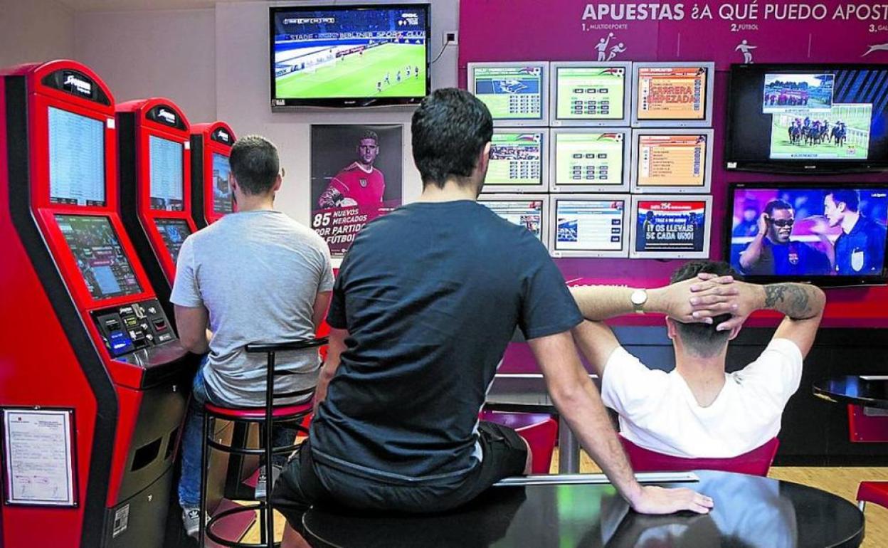 Jóvenes y adicciones: «Es un poco tentador el hecho de poder ganar dinero por la cara»