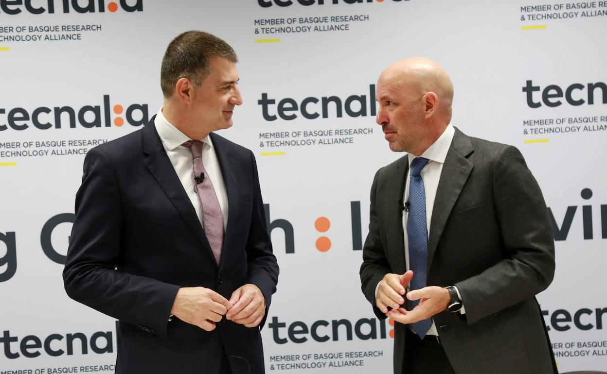 Jesús Valero y Alex Belaustegui, enj la presentación de los resultados de Tecnalia.