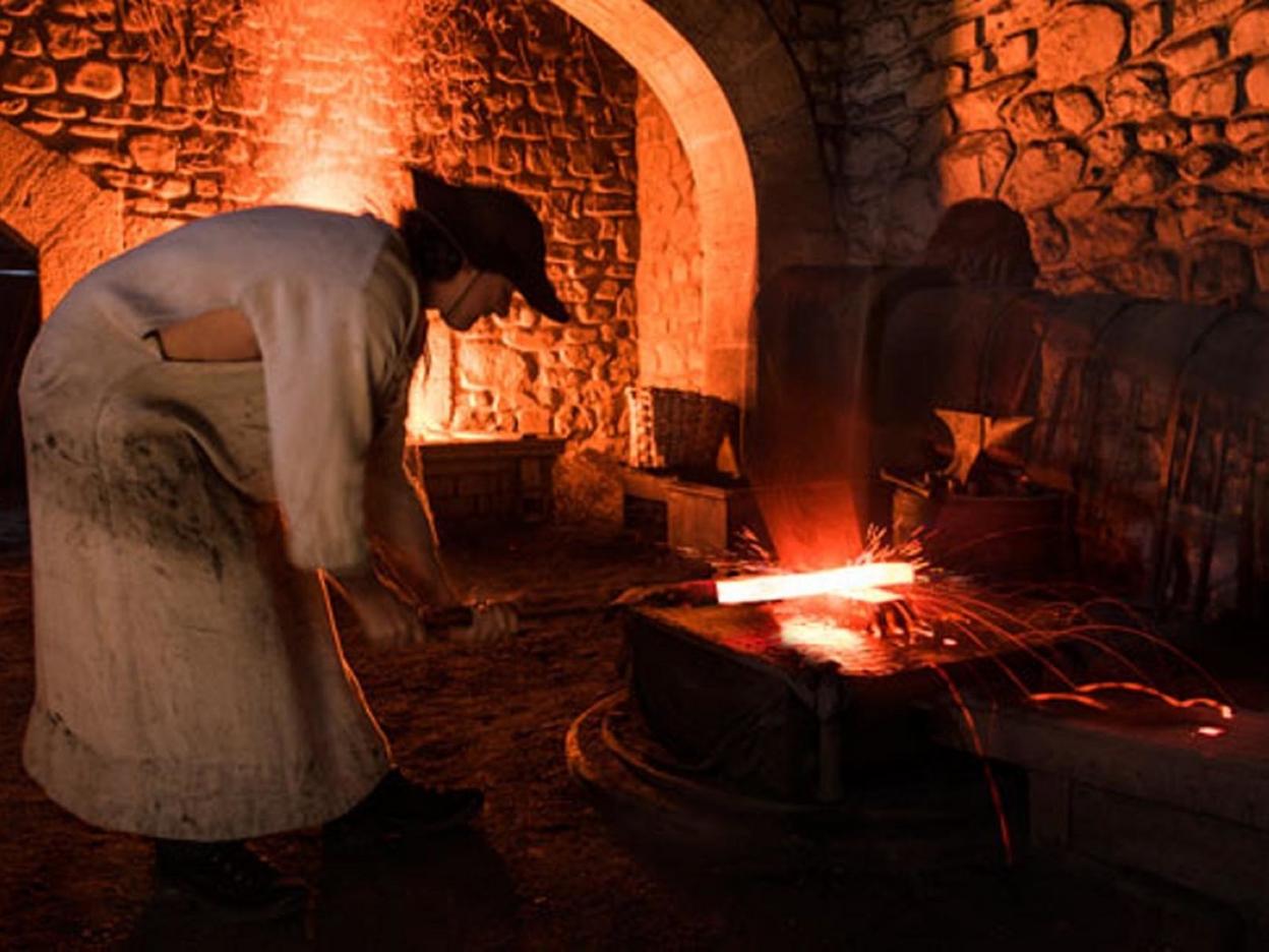 La ferrería de Mirandaola volverá a ponerse en marcha este domingo con una visita gratuita. 