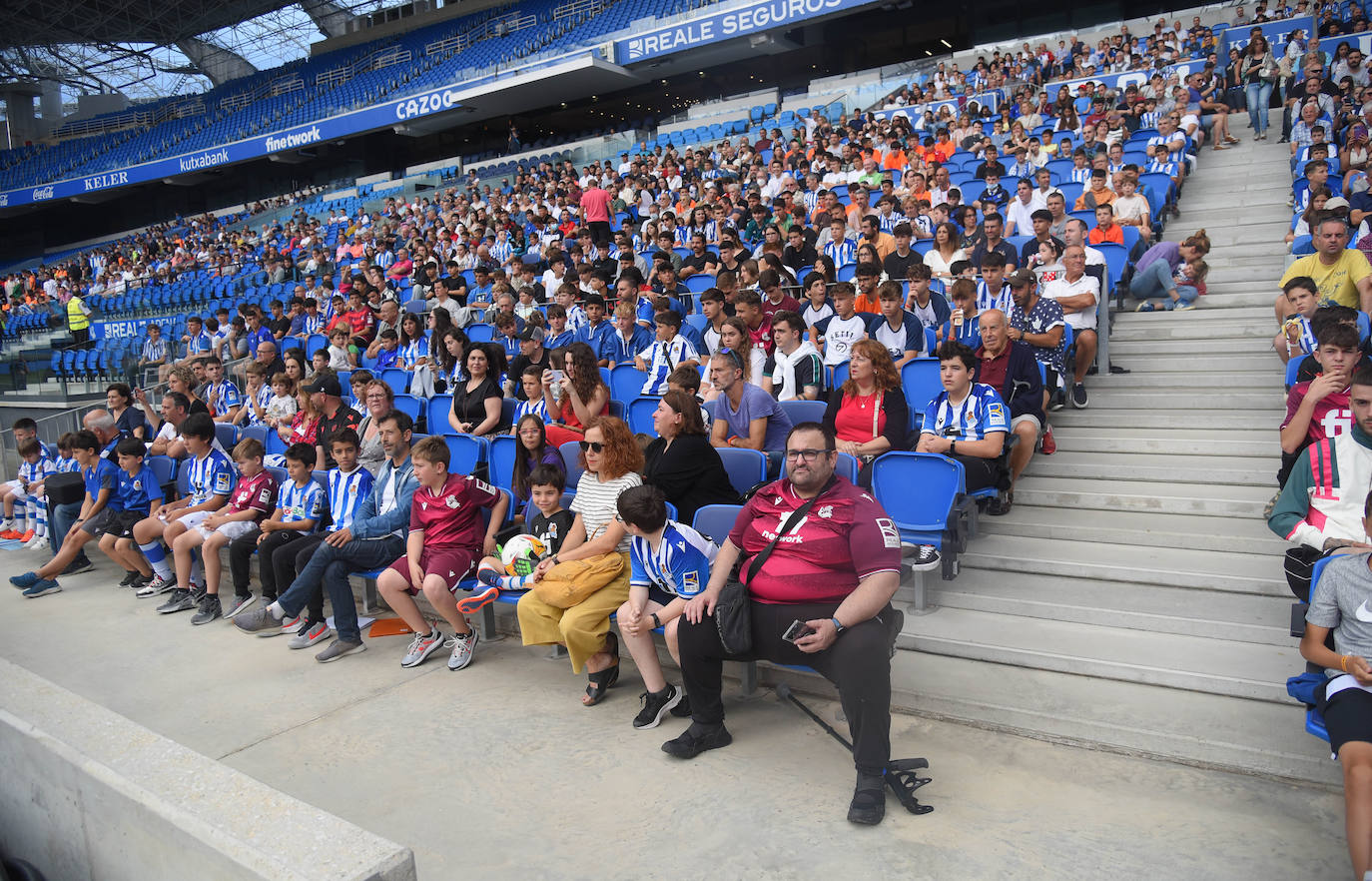 Fotos: Así ha sido el primer entrenamiento de La Real Sociedad en el Reale Arena