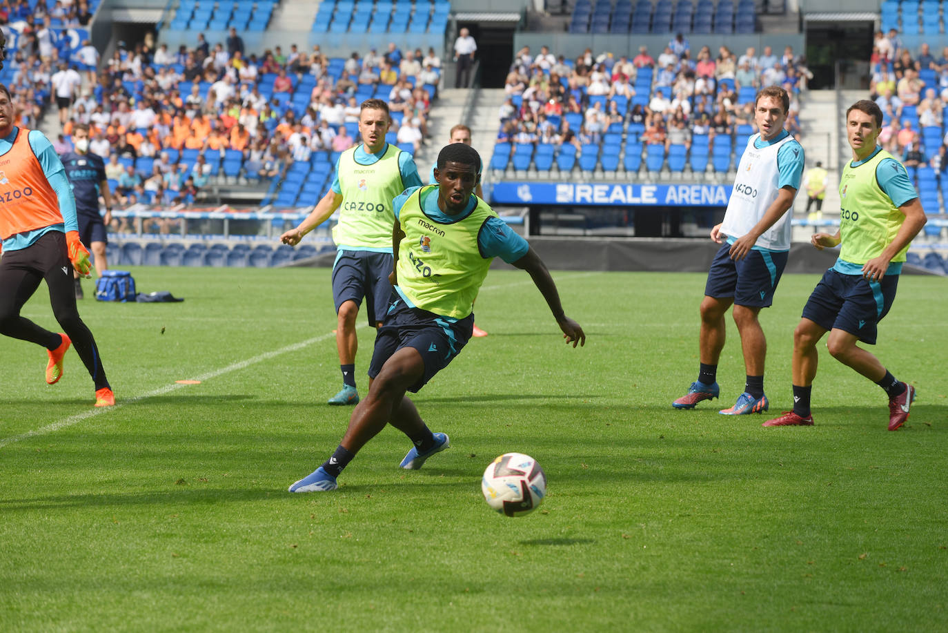 Fotos: Así ha sido el primer entrenamiento de La Real Sociedad en el Reale Arena