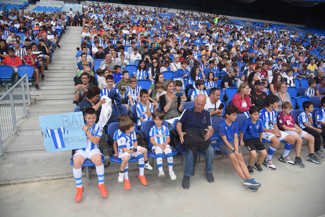 Fotos: Así ha sido el primer entrenamiento de La Real Sociedad en el Reale Arena