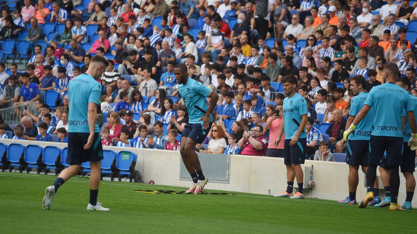 Fotos: Así ha sido el primer entrenamiento de La Real Sociedad en el Reale Arena