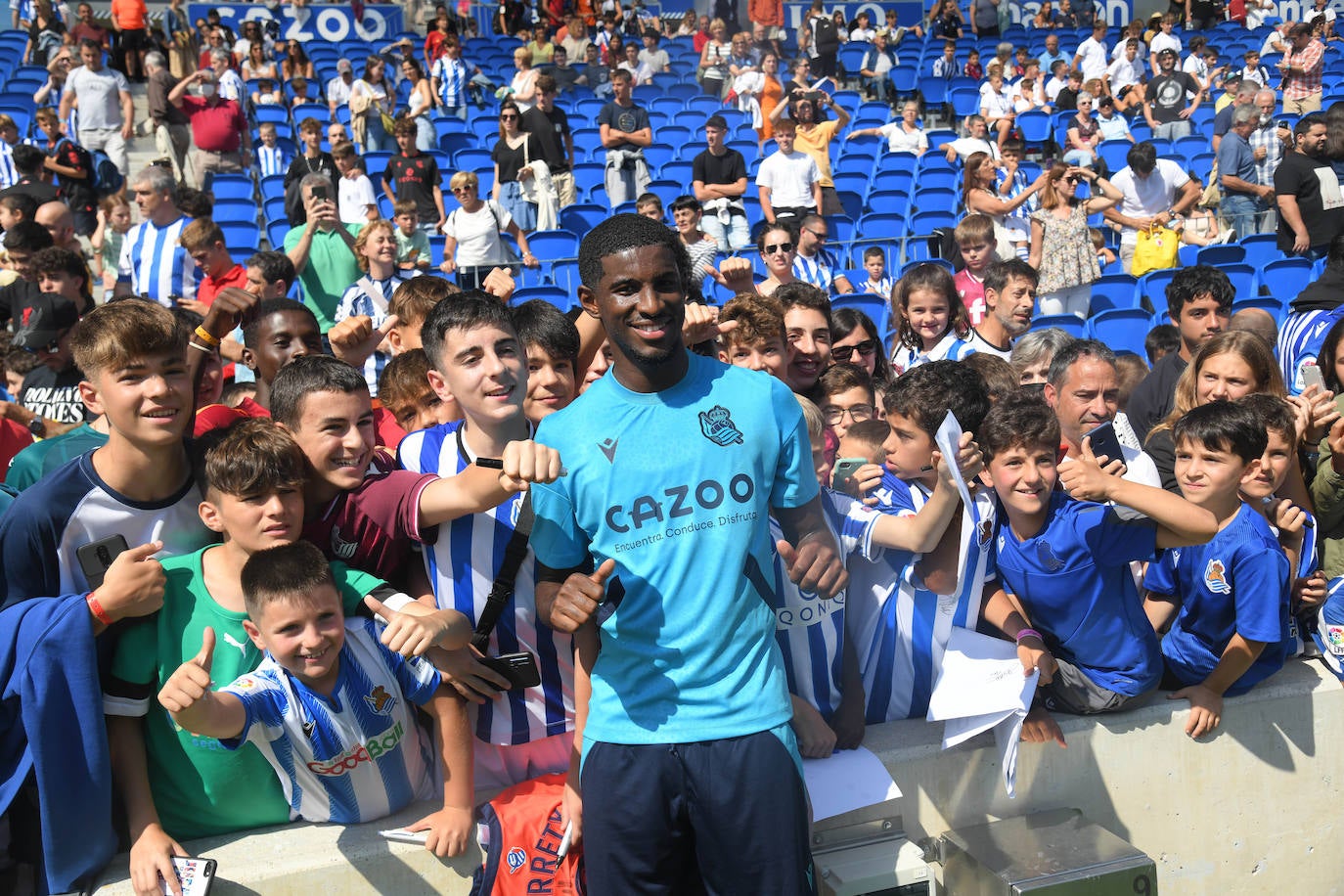 Fotos: Así ha sido el primer entrenamiento de La Real Sociedad en el Reale Arena