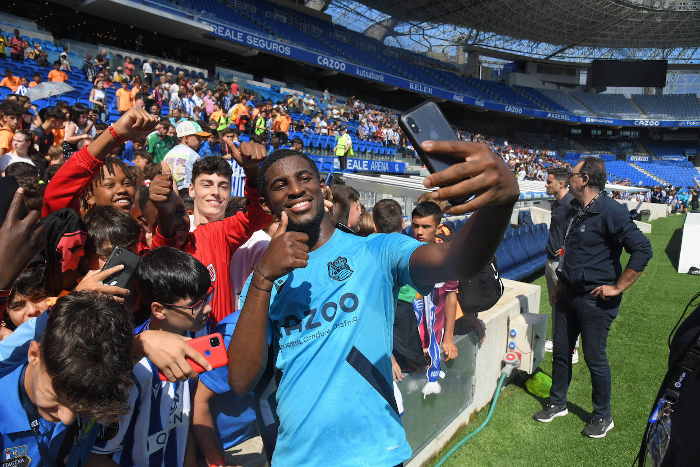 Fotos: Así ha sido el primer entrenamiento de La Real Sociedad en el Reale Arena