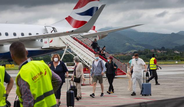 El primer vuelo de la aerolínea British Airaways ha llegado este viernes a Hondarribia.