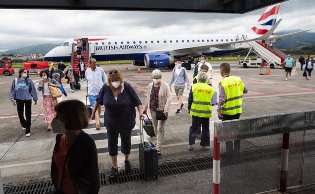 El primer vuelo de la aerolínea British Airaways ha llegado este viernes a Hondarribia.