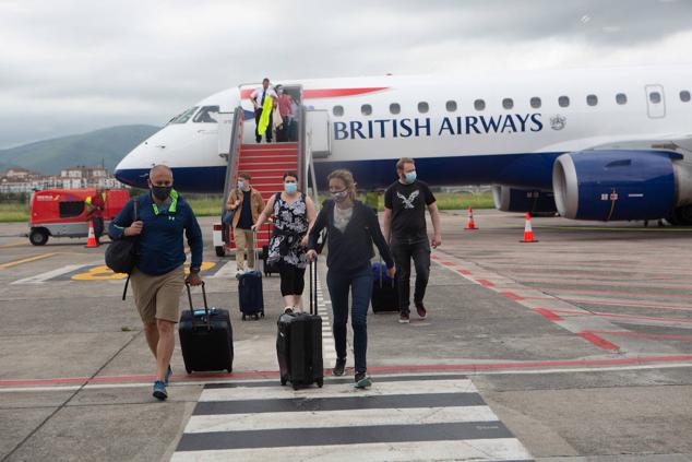 El primer vuelo de la aerolínea British Airaways ha llegado este viernes a Hondarribia.
