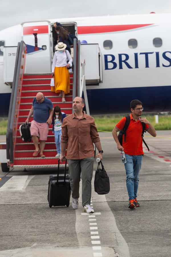 El primer vuelo de la aerolínea British Airaways ha llegado este viernes a Hondarribia.