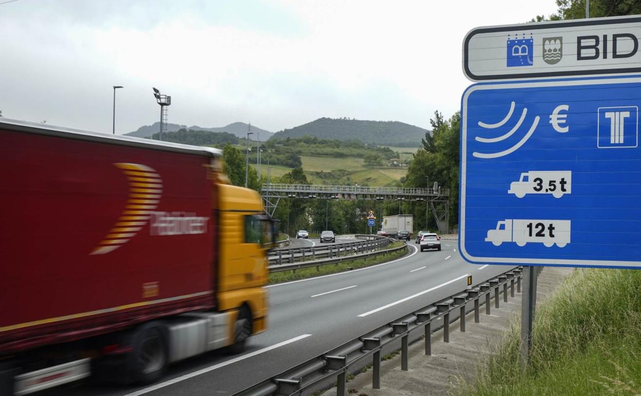 Peaje para camiones en Gipuzkoa: Bidegi cambia la hora de cierre de la N-1 en Ordizia para la colocación de los nuevos arcos del peaje para camiones