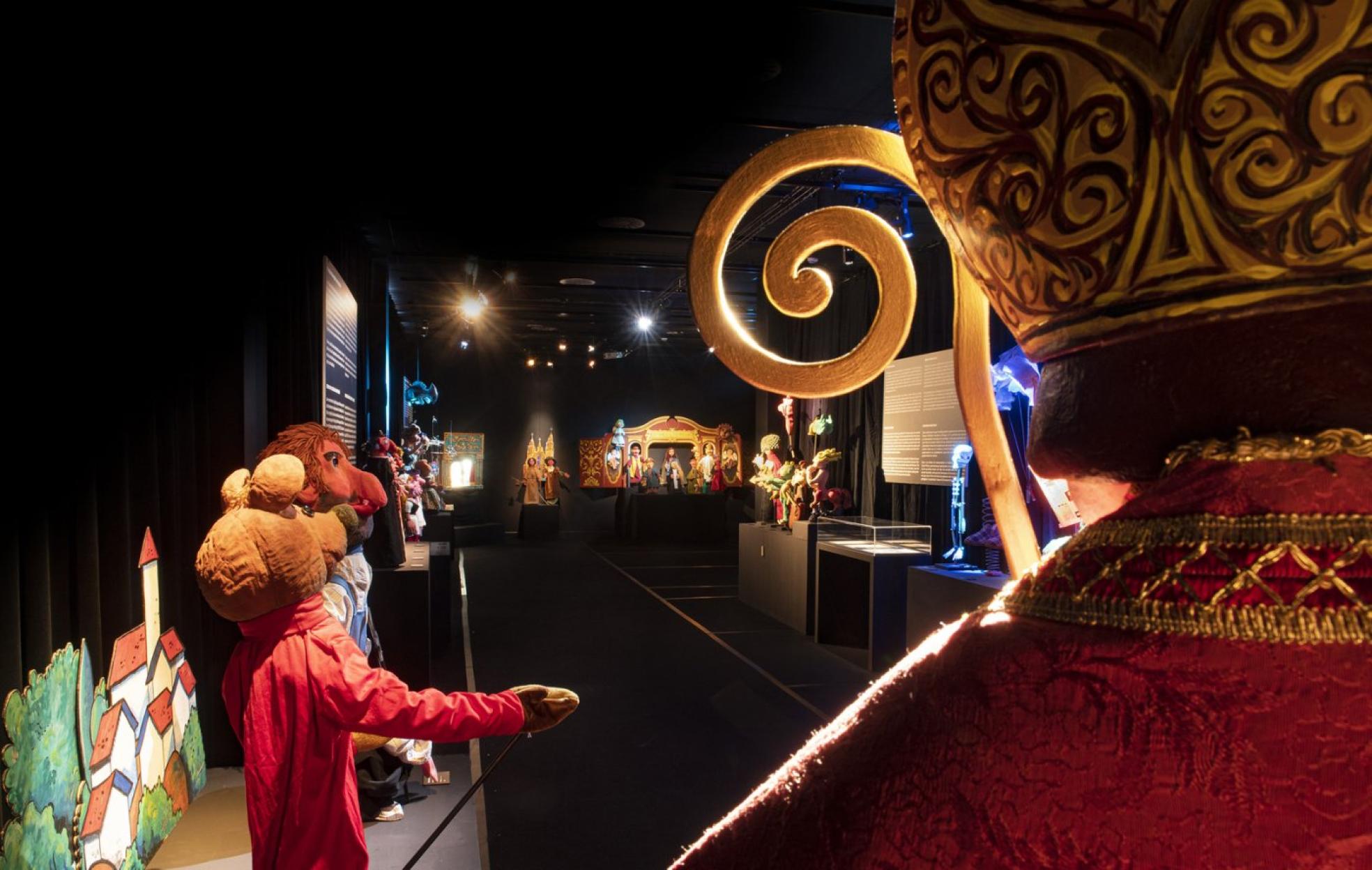 Historia de un retablo.La muestra hace un recorrido por la colección de títeres y material della familia Faro-Bueno. 