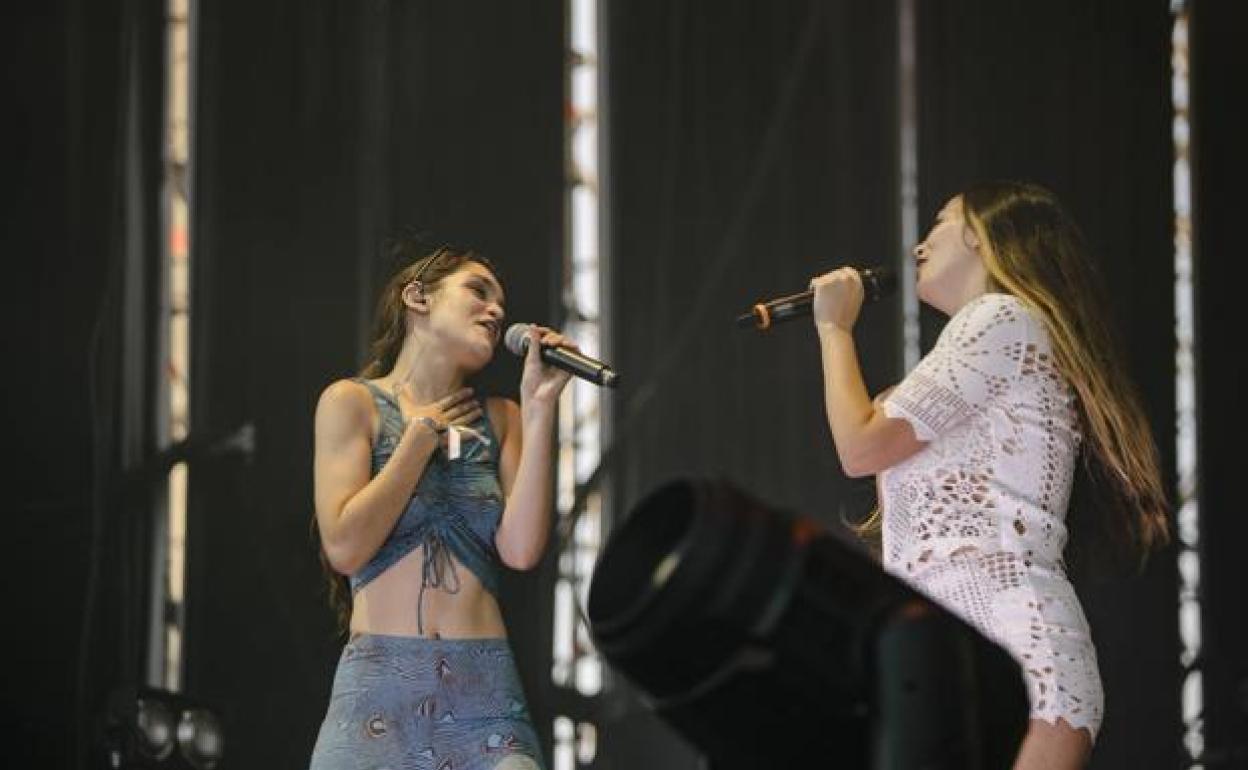 Amaia y Rigoberta, juntas en el escenario.