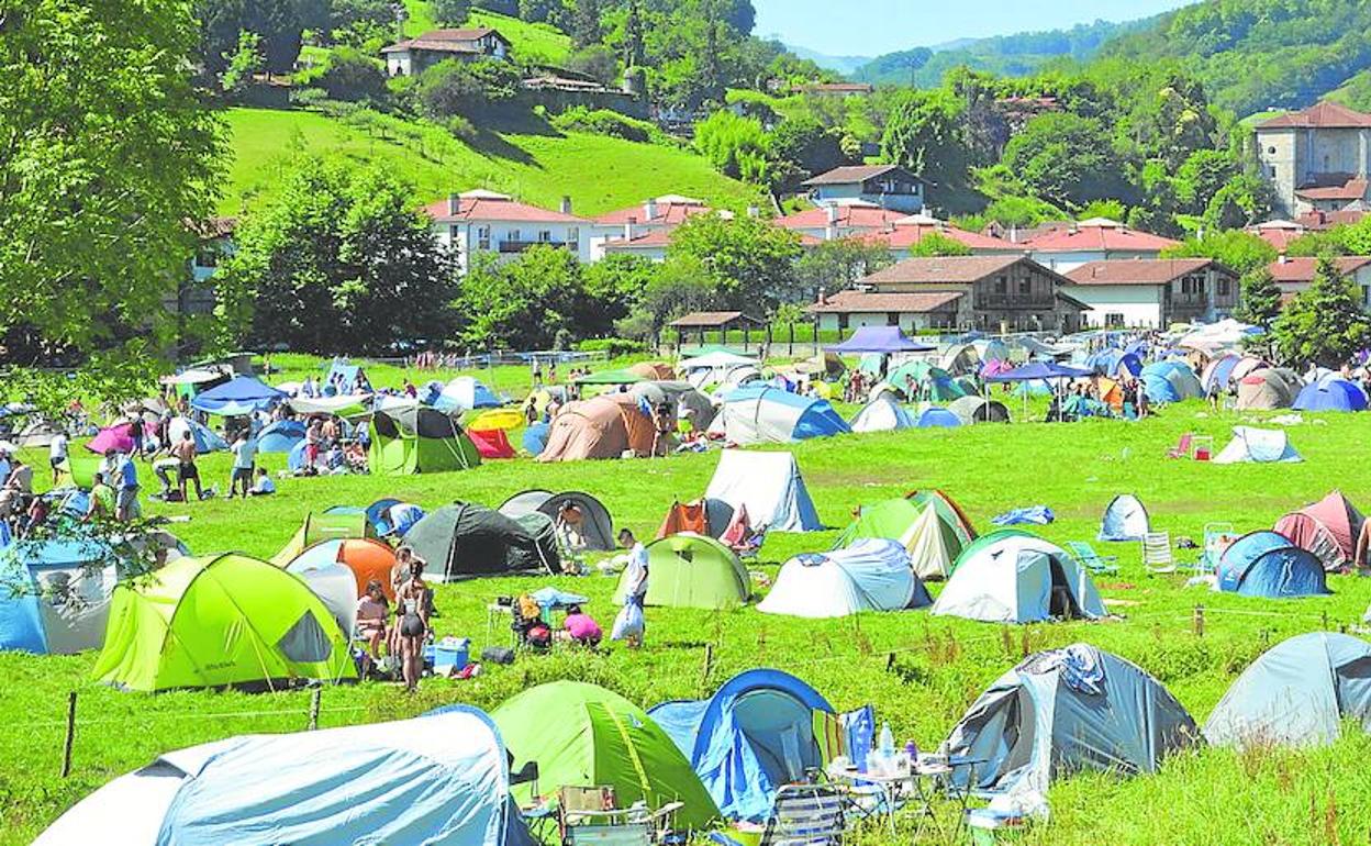 Las tiendas de campaña del fin de semana en Landazelaiak. 