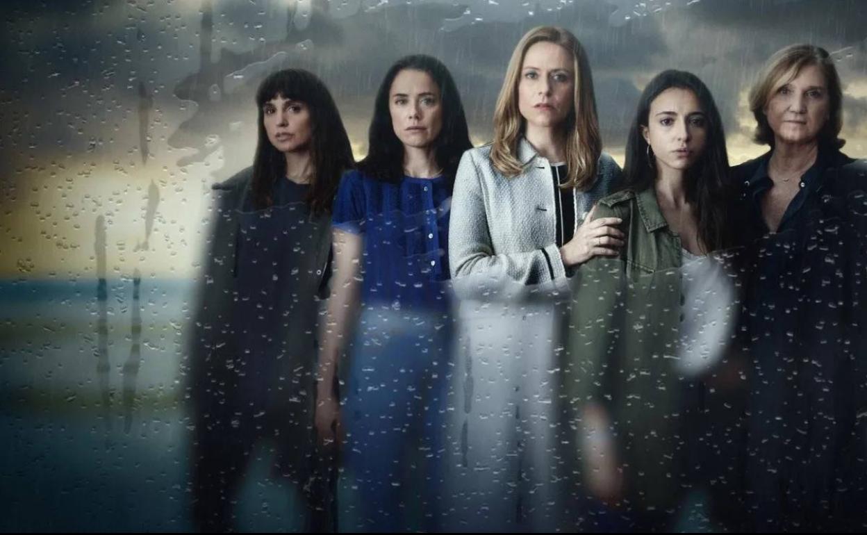 Elenco femenino de actrices de la serie 'Intimidad' con Itziar Ituño, en el centro, como principal protagonista. 