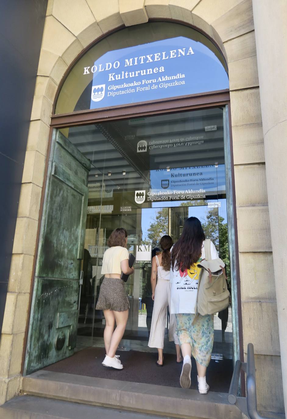 Fotos: El Koldo Mitxelena seguirá abierto al público hasta enero por los sucesivos retrasos de la obra