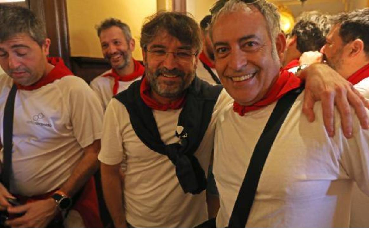 Jordi Évole y su compañero de grupo, Jesús.