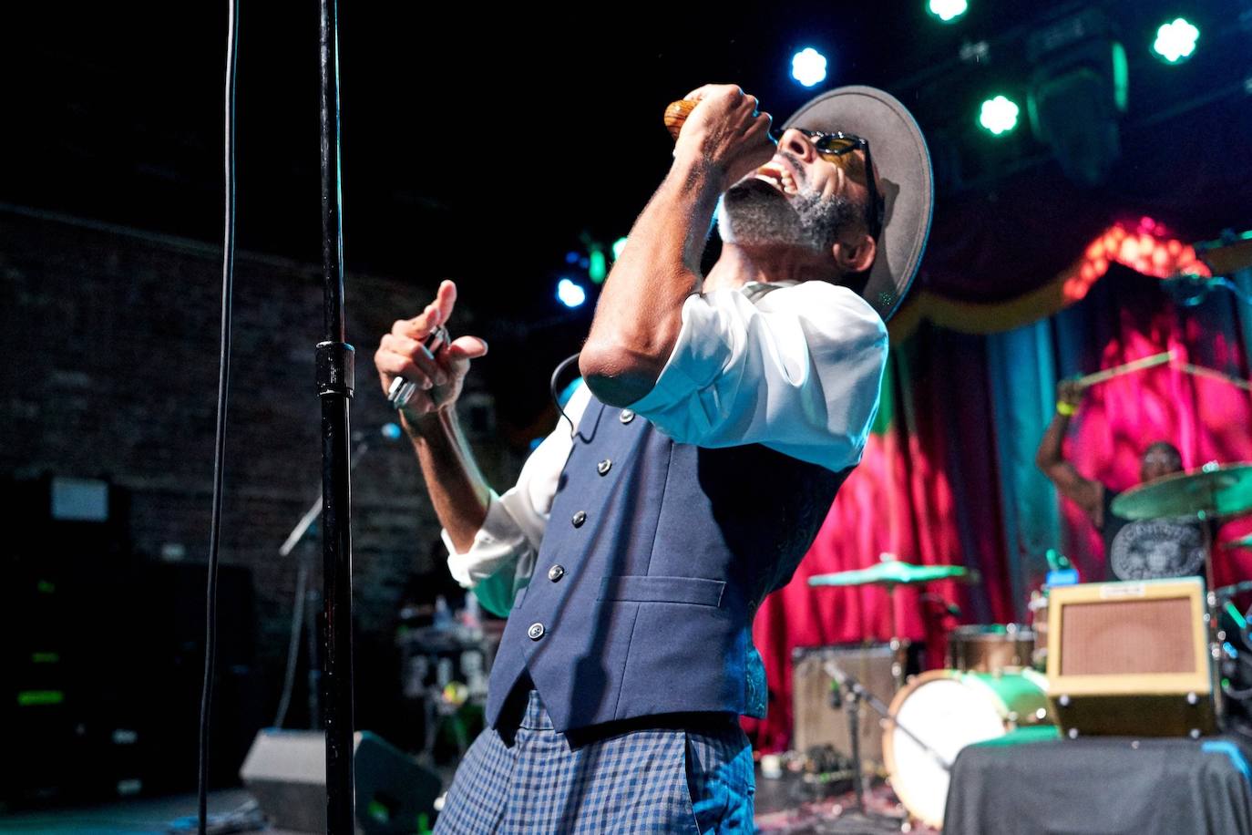 Música: Berumuga se inclina hoy ante el reverendo del folk americano Shawn Amos