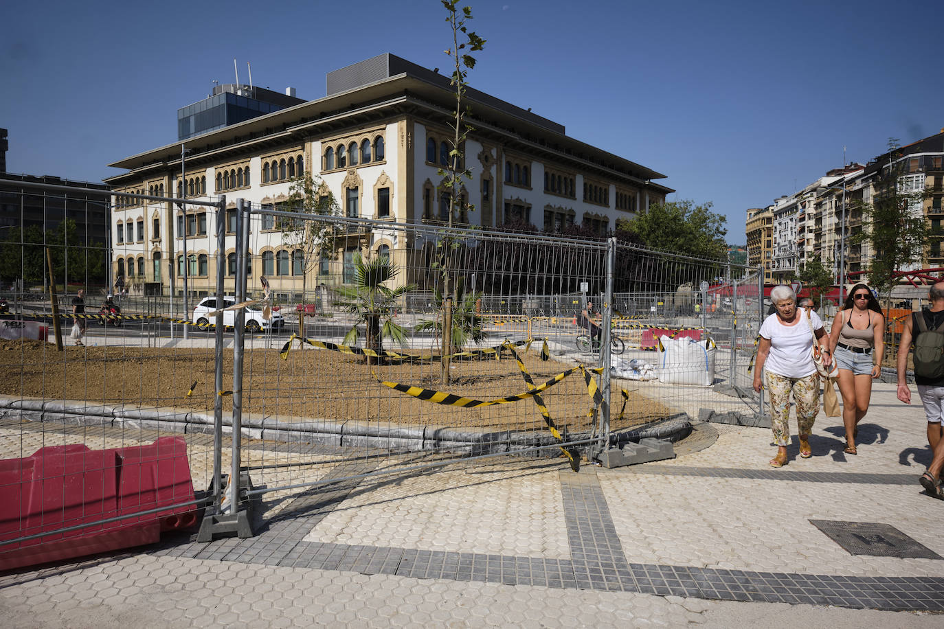 Fotos: Las obras de Iztueta entran en su última fase para terminar la primera quincena de agosto