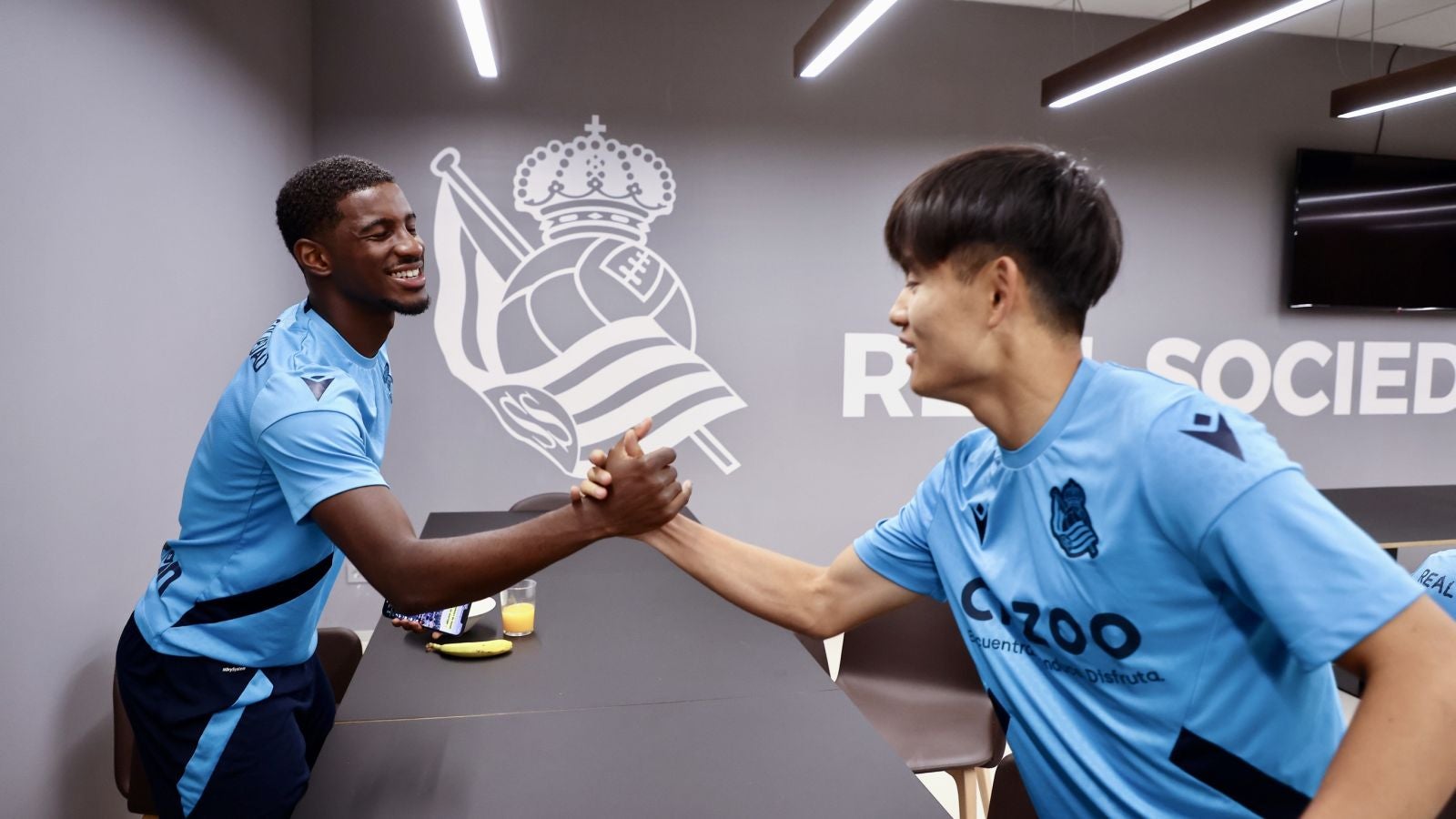 Fotos: Primer entrenamiento de Take Kubo con la Real Sociedad