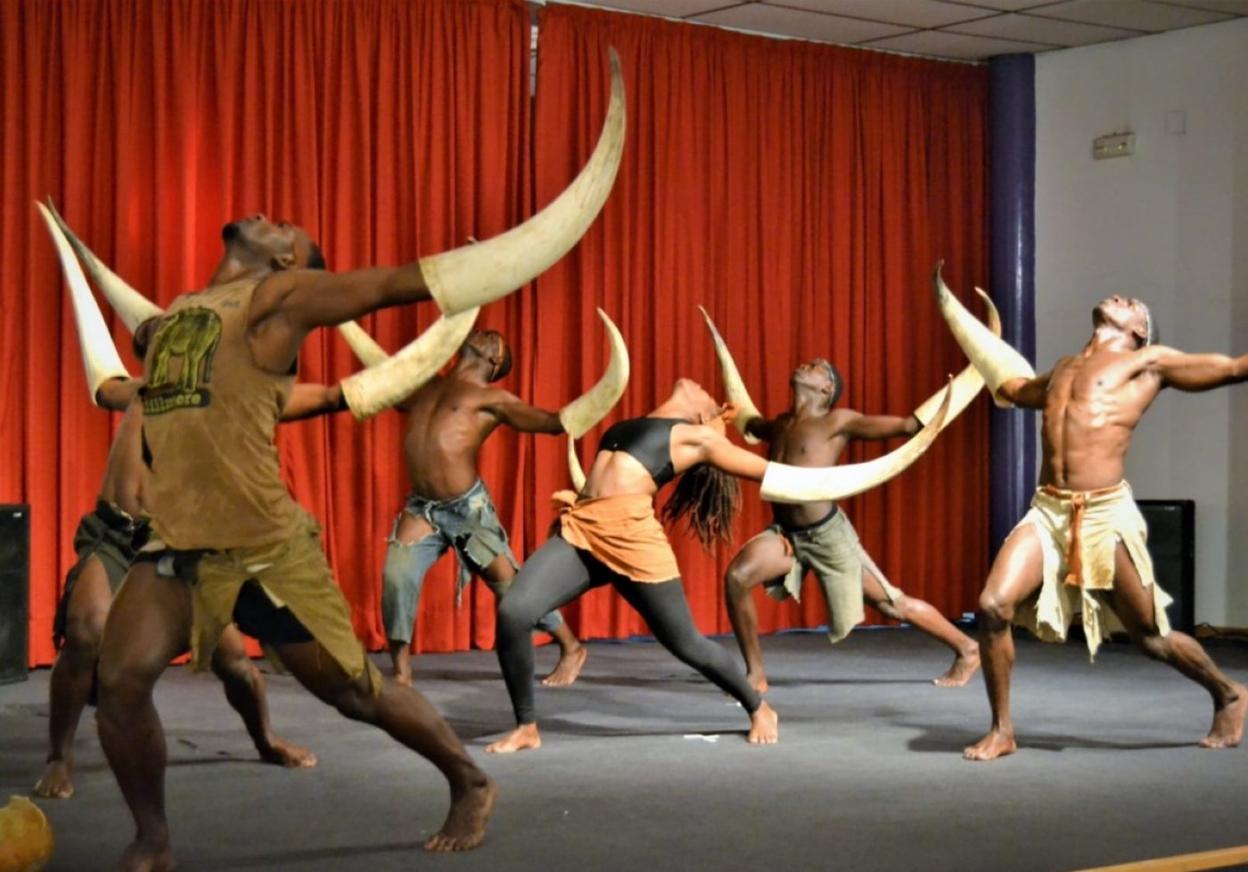 Uganda Sticks actuará está tarde en Monterrón. 