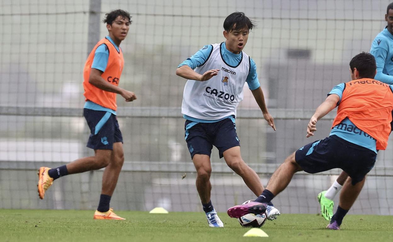 Kubo en su primer entrenamiento con la Real este miércoles en Zubieta.