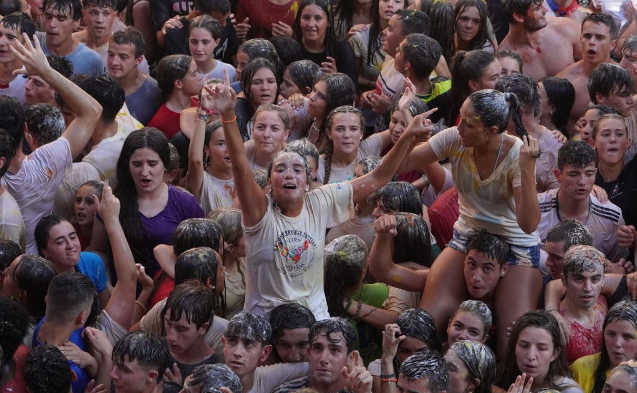 Los errenteriarras han disfrutado a lo grande del chupinazo.