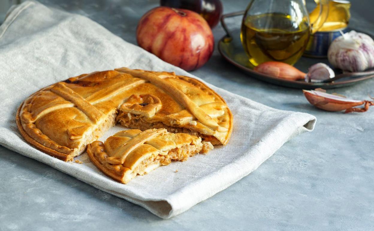 La empanada gallega es una de las recetas más populares e icónicas de la cocina de Galicia.