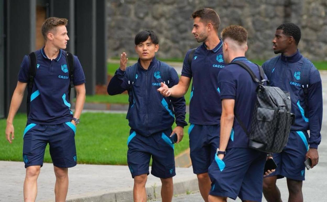 Take Kubo acompañado por Turrientes, Zubiaurre, Robert Navarro y Cho. 