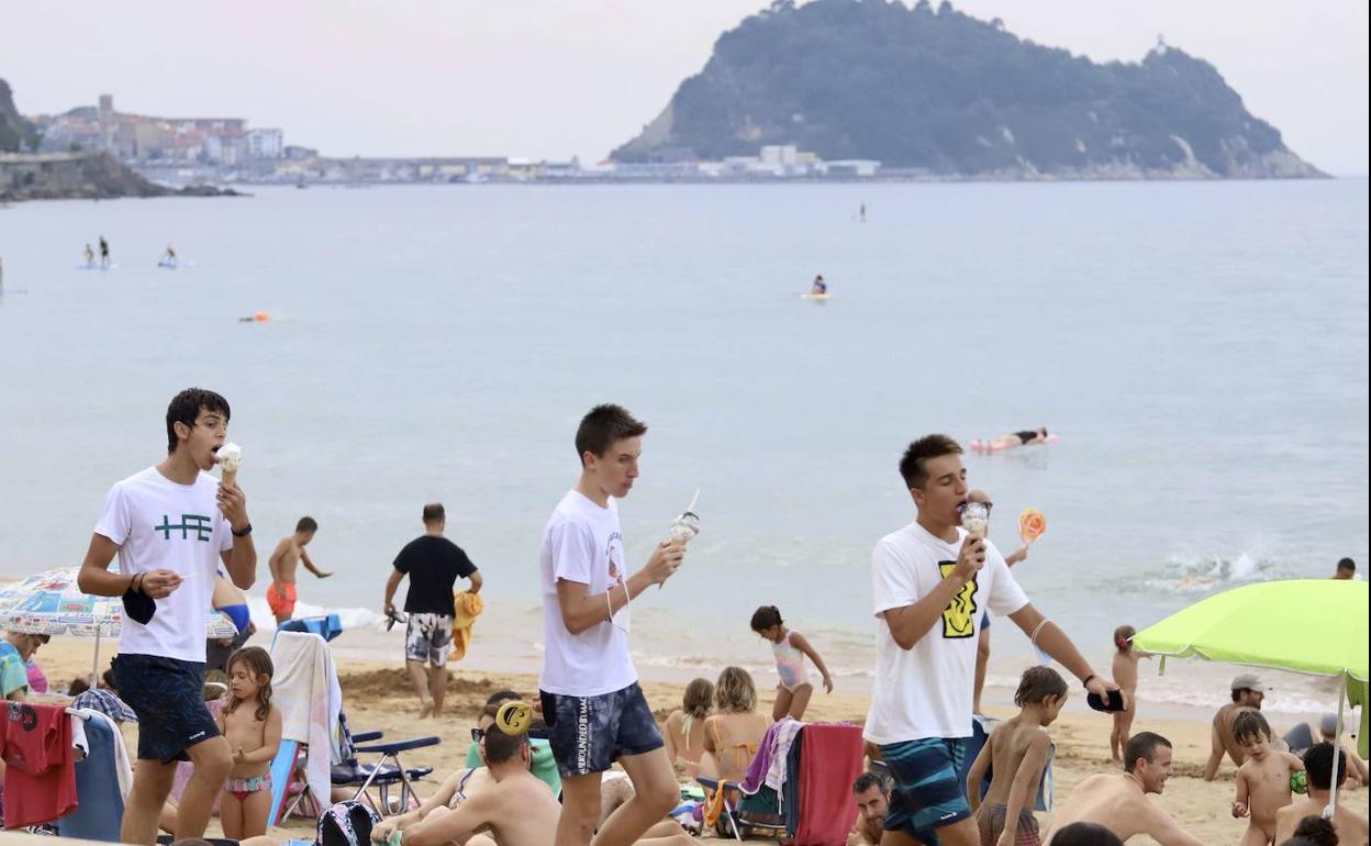 A buen seguro la playa de Zarautz volverá a llenarse de gente.