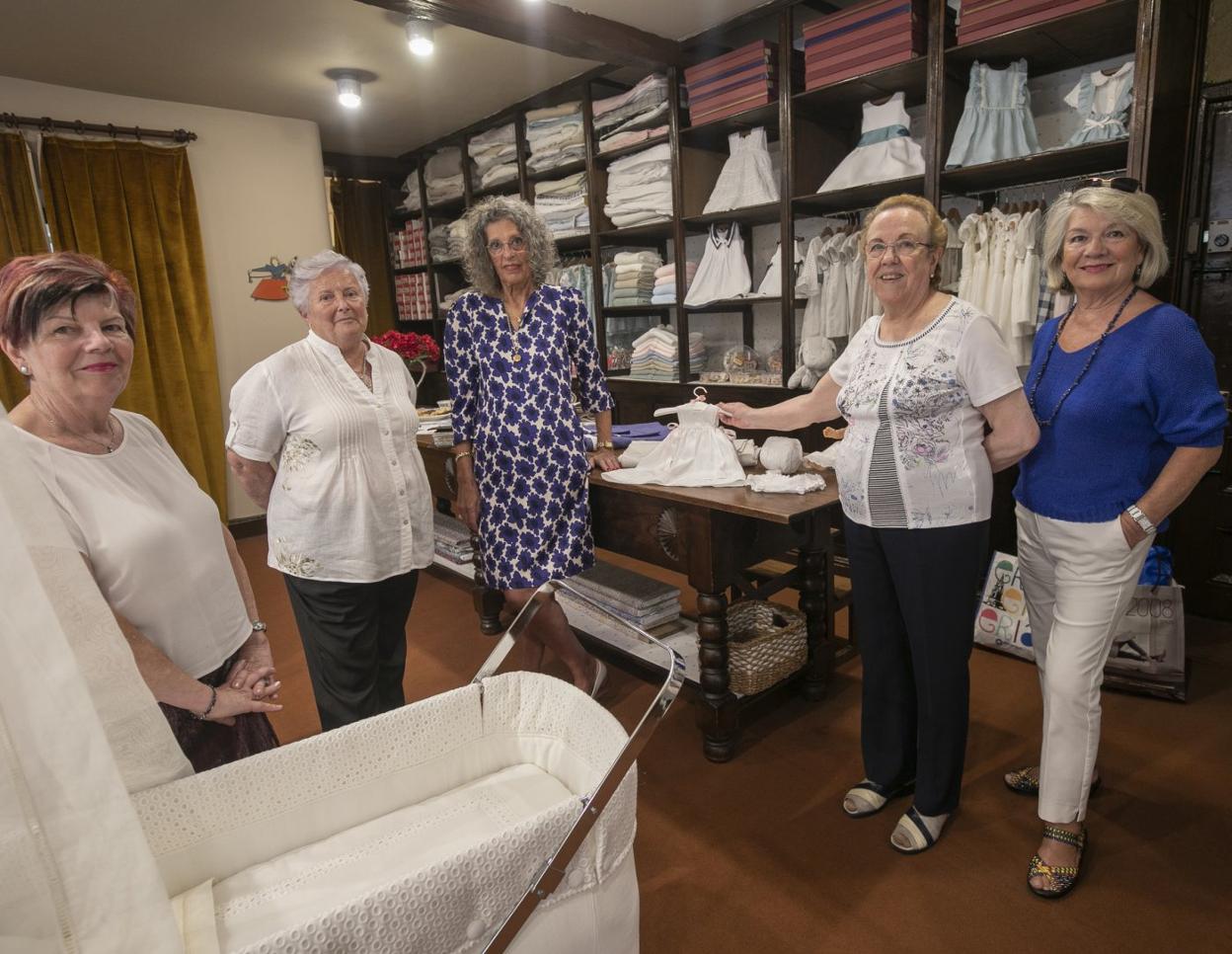 Josefina. Mari Carmen. Rosa María. Kontxi. Margari. Juntas por primera vez en Irulea. 