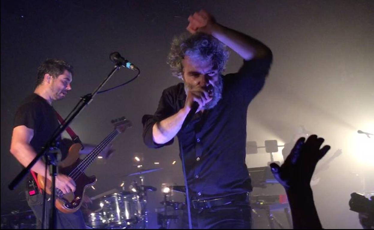 Abraham Babo, vocalista de León Benavente. 