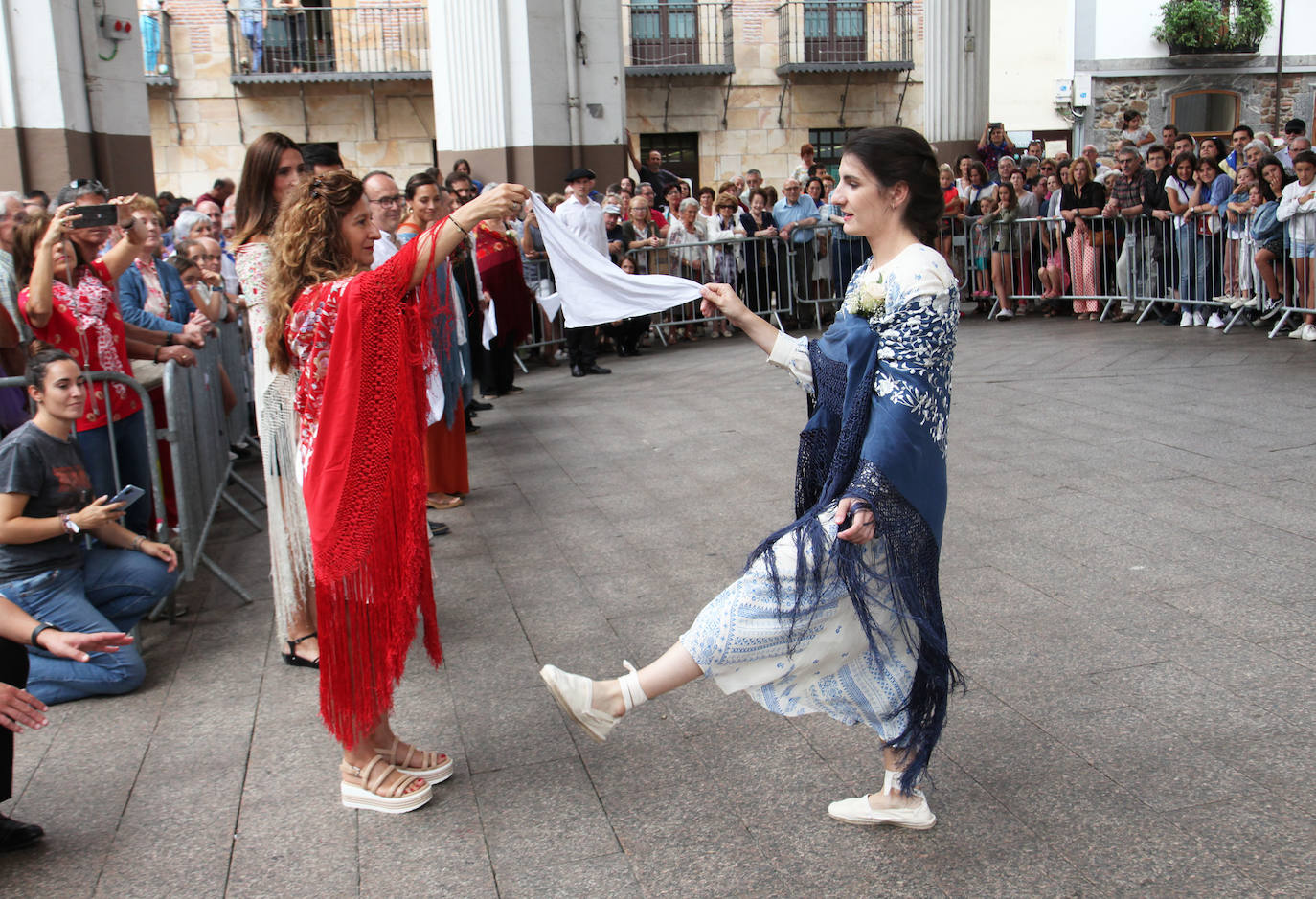 Fotos: Por primera vez en 500 años una mujer encabeza la eskudantza de santaneros de Ordizia