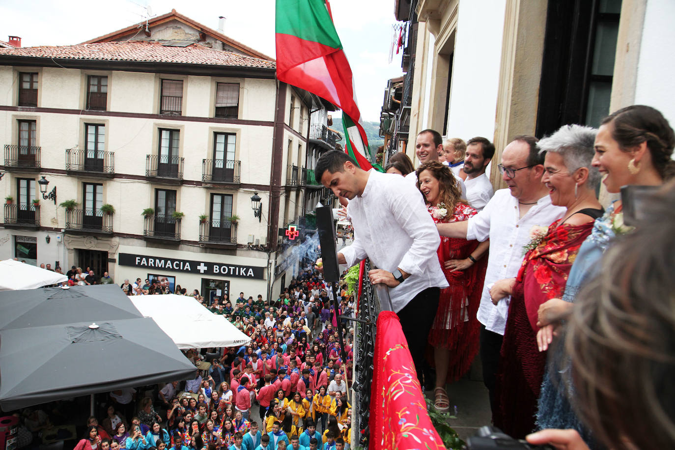 Fotos: Por primera vez en 500 años una mujer encabeza la eskudantza de santaneros de Ordizia