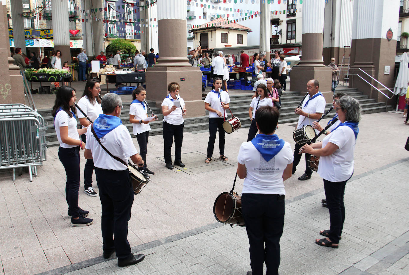 Fotos: Por primera vez en 500 años una mujer encabeza la eskudantza de santaneros de Ordizia