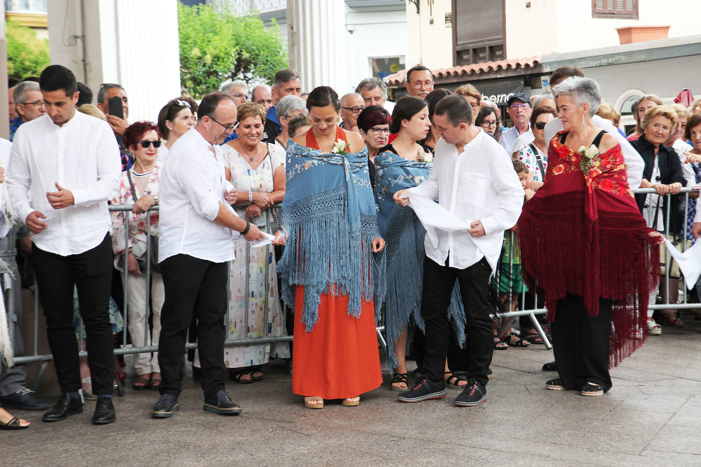 Fotos: Por primera vez en 500 años una mujer encabeza la eskudantza de santaneros de Ordizia