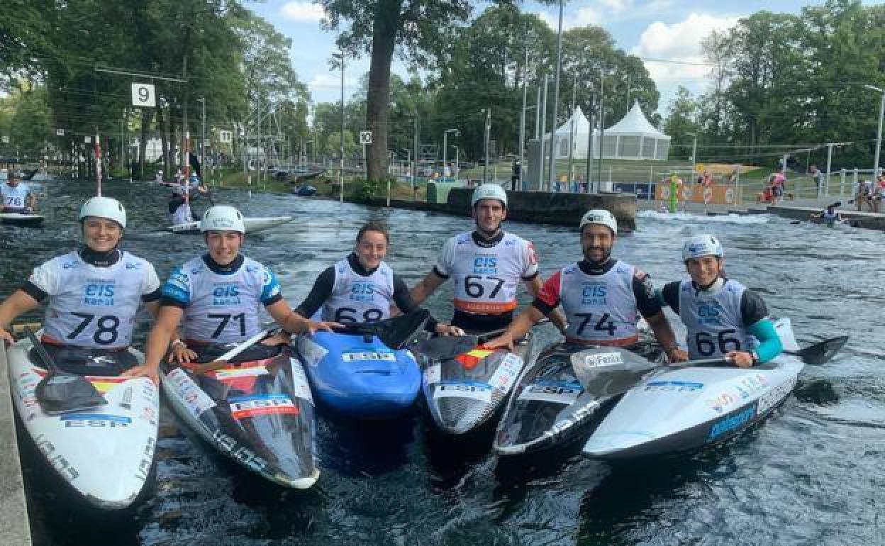 Klara Olazabal, Miren Lazkano, Olatz Arregi, Ander Elosegi, Joan Crespo y Maialen Chourraut, en el canal alemán de Augsburg.