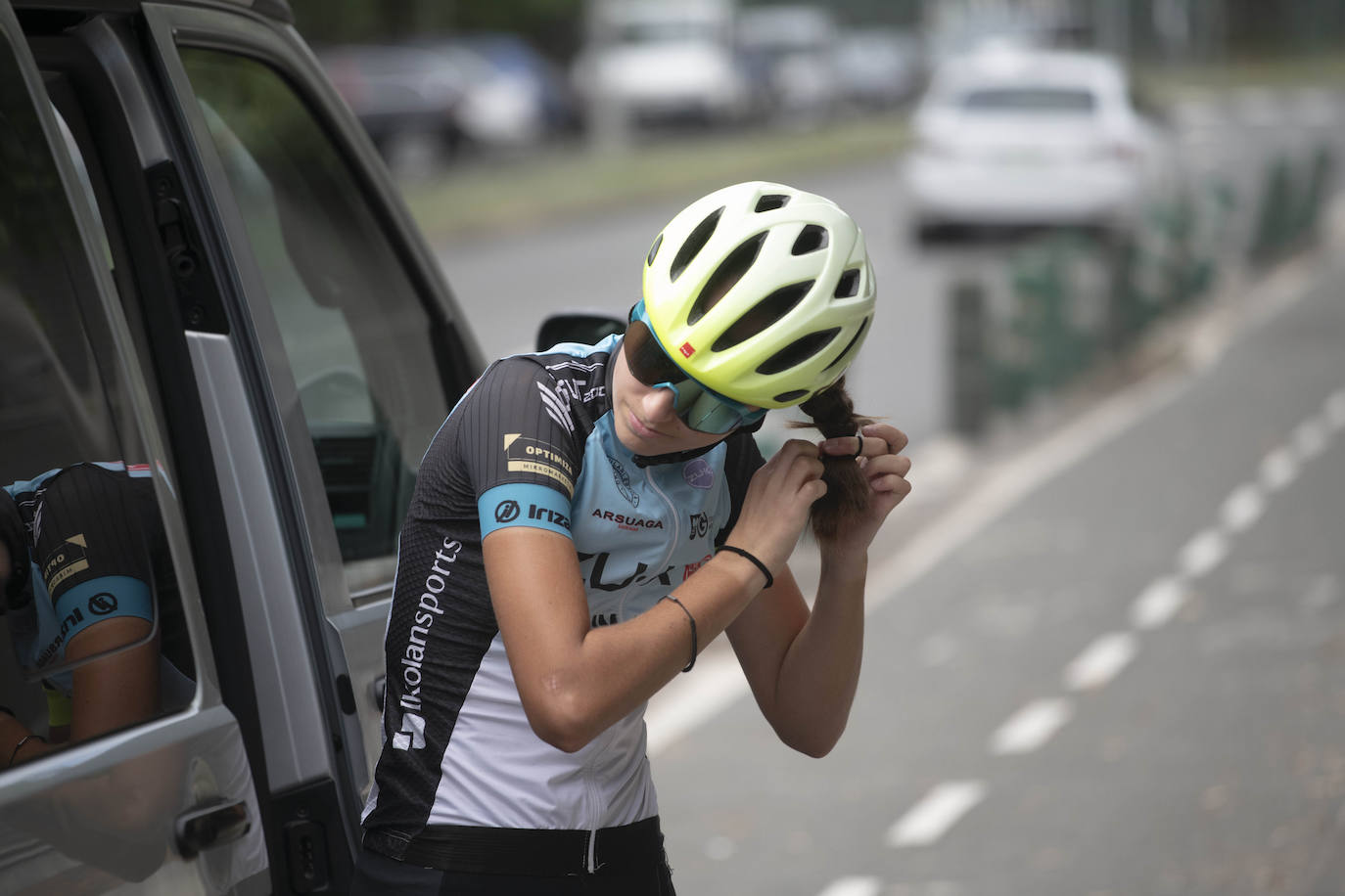 Fotos: Las ciclistas pedalean la subida del final de la Clásica