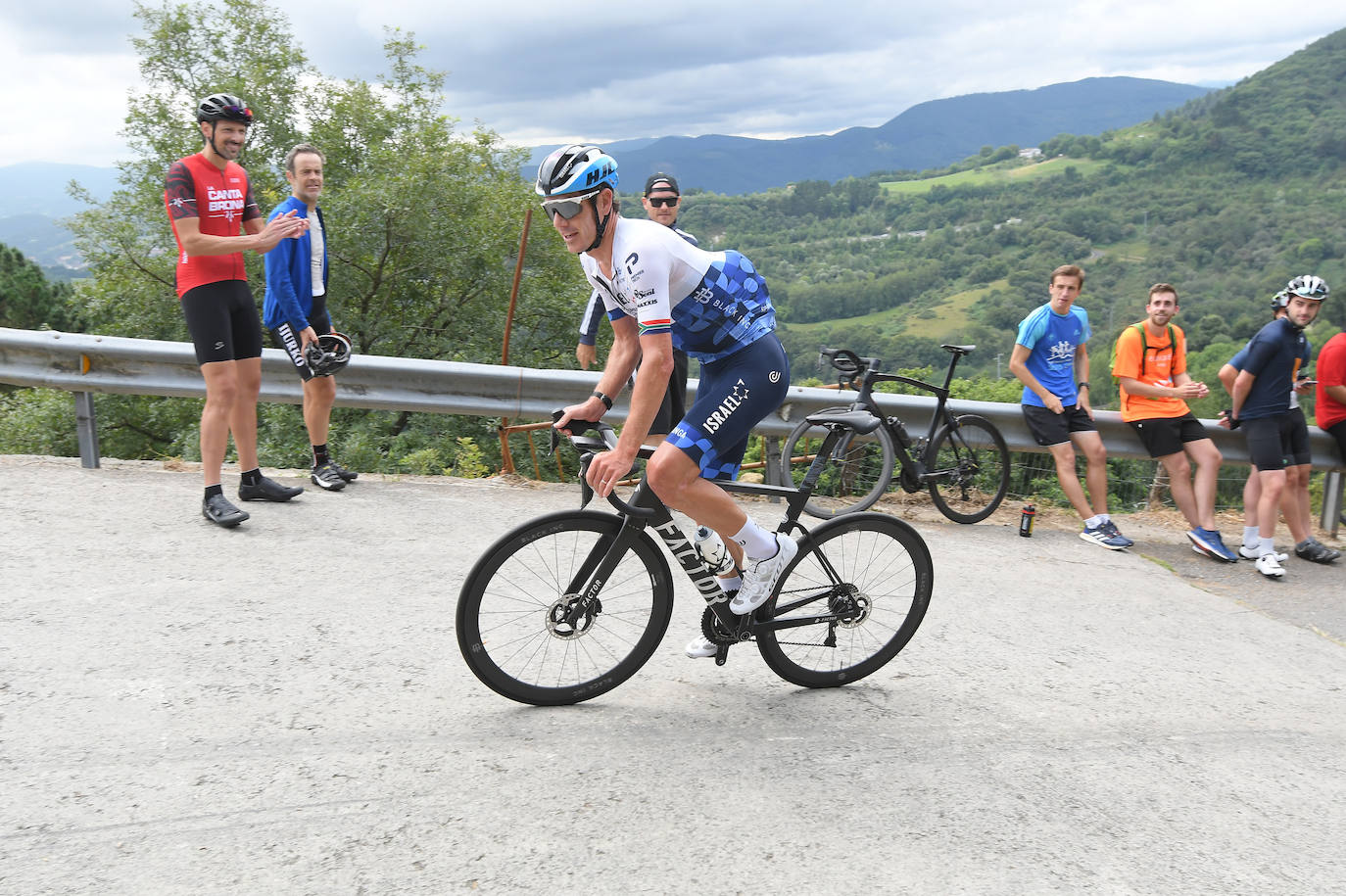 Fotos: Los favoritos de la Clásica se preparan en Murgil