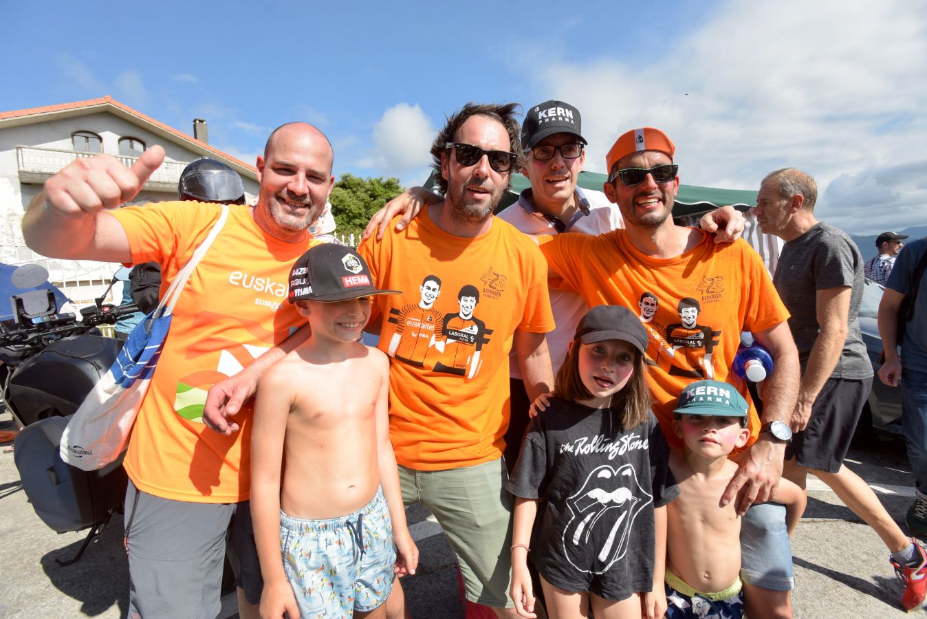 Fotos: Los aficionados se preparan para la llegada de los ciclistas a Murgil